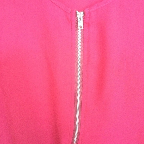 Shein Top Sz6 Red 1/2Zip Front Short Sleeves Lt Weight Round Neck NWOT - Picture 9 of 11